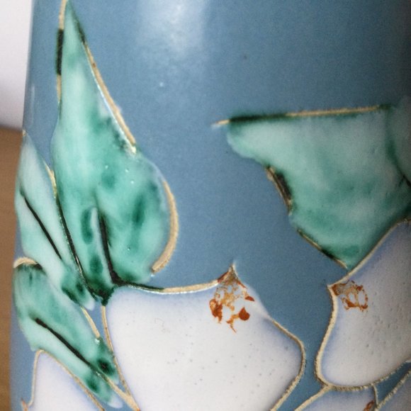 Handmade vase blue wit white flower dogwood - Picture 3 of 8